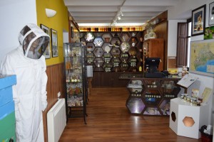 honey-museum-shop